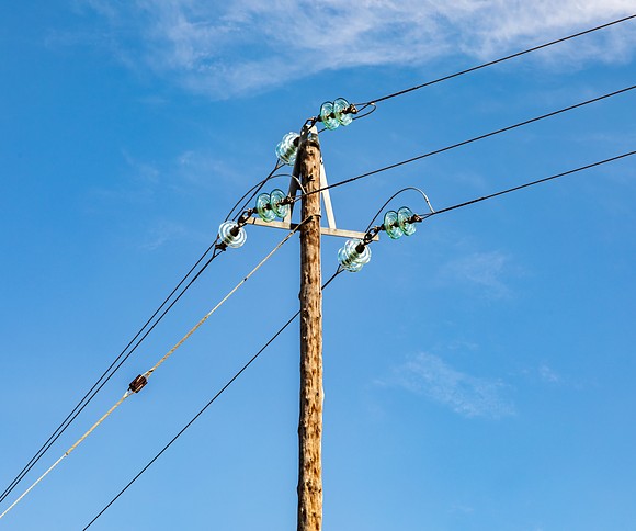Overhead power line with bare ACSR conductor